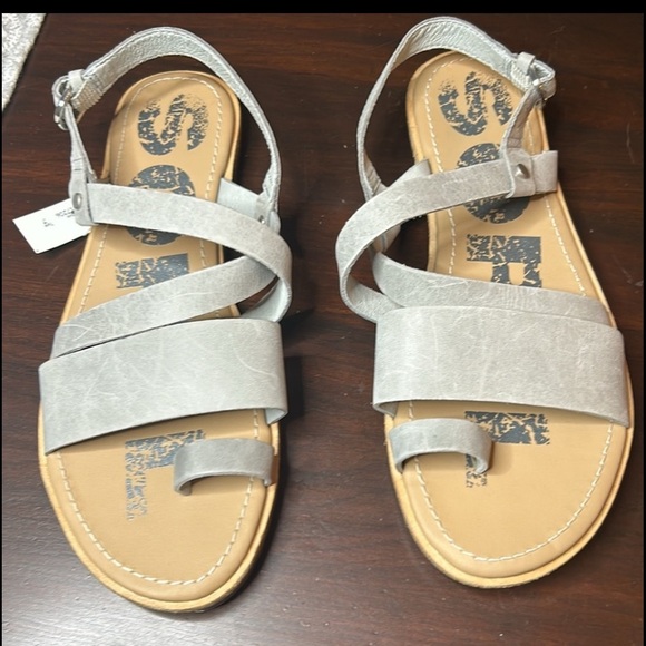 Sorel Ella Gray Criss Cross Ankle Strap Leather Sandals Size 8 NEW - Picture 2 of 8